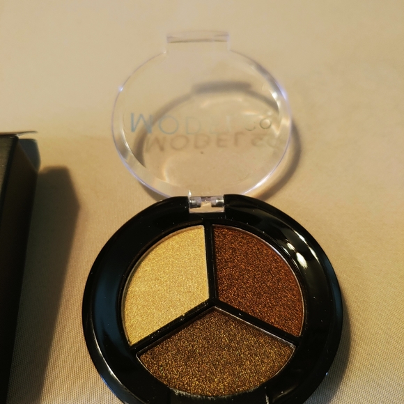 FREE WITH A 15$ PURCHASE - Picture 3 of 4